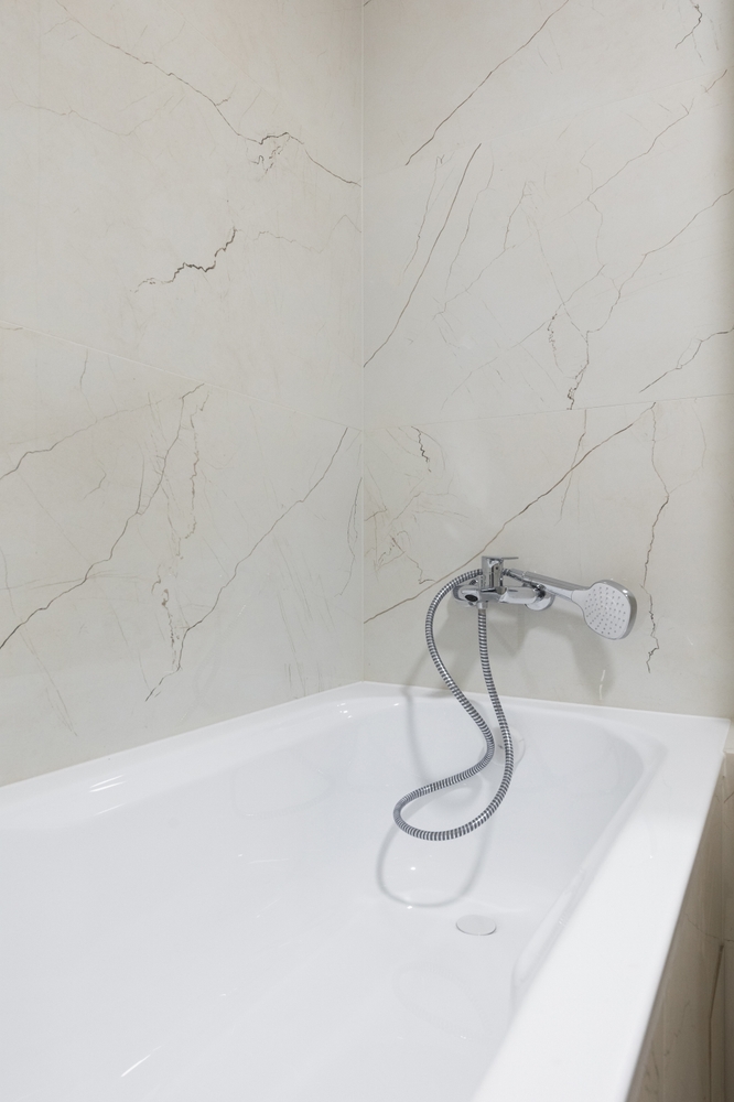 Acrylic,Bathtub,In,The,Bathroom,Interior,In,Beige,Tones.